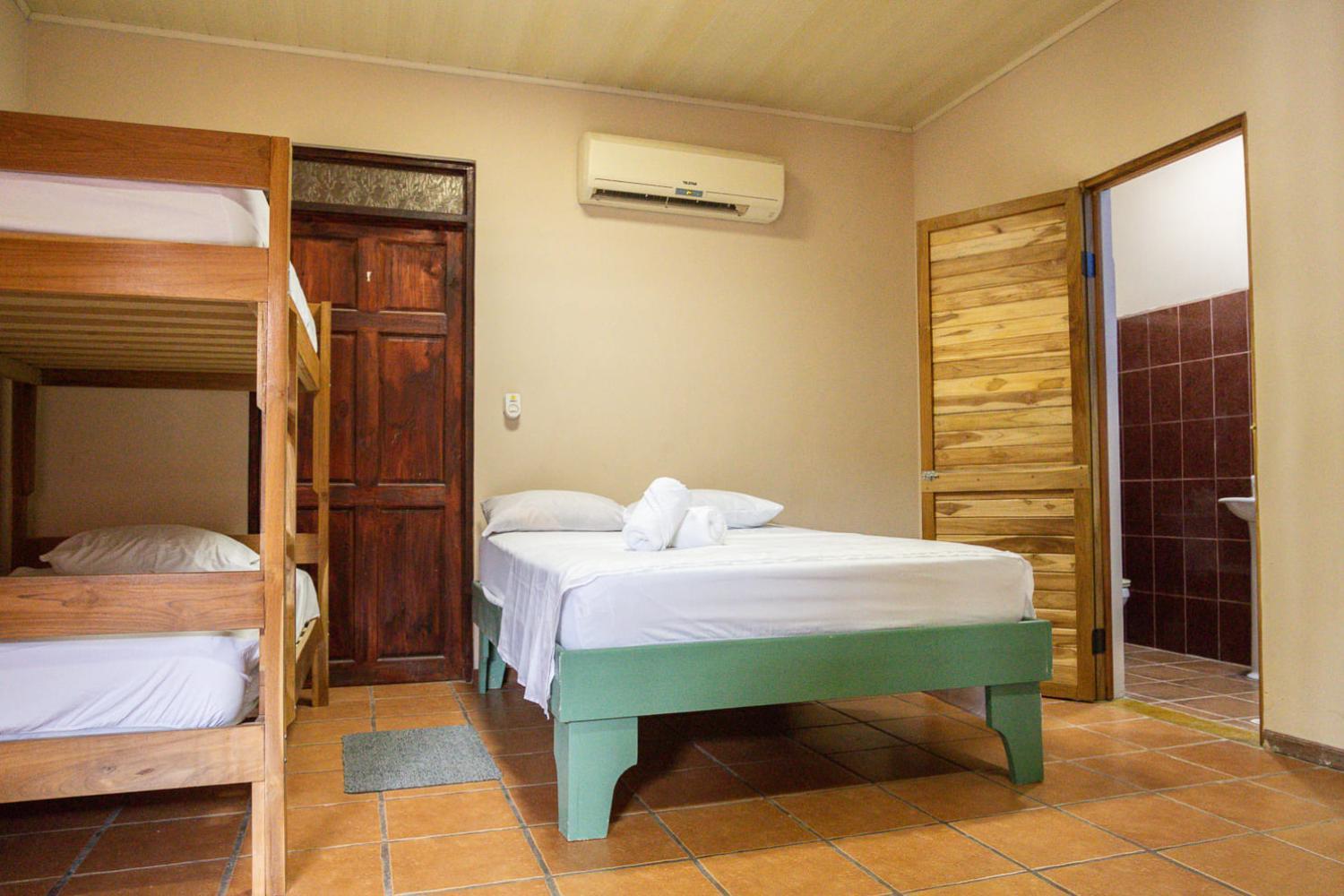 Hospedaje Papalotes Quepos Extérieur photo